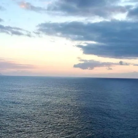 With Beautiful Ocean Views 타코론테
